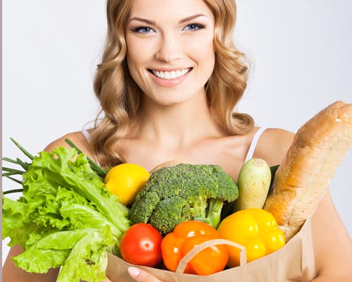 高清JPG健康女人和水果蔬菜合影图片下载